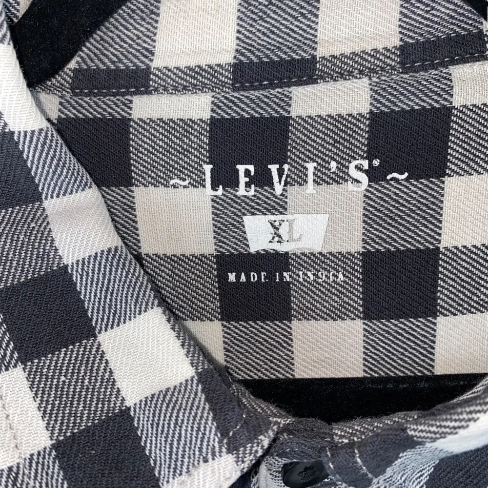 Levi’s black and white buffalo check long‎ sleeve 100% cotton button front shirt